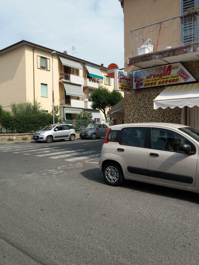 Casa Vacanze Lida Marina Di Carrara Buitenkant foto