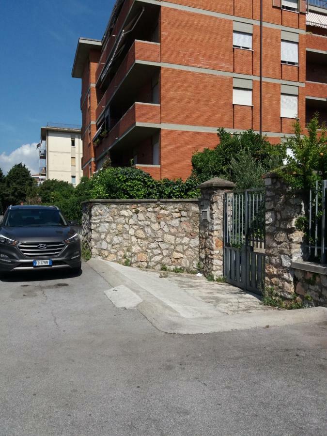 Casa Vacanze Lida Marina Di Carrara Buitenkant foto